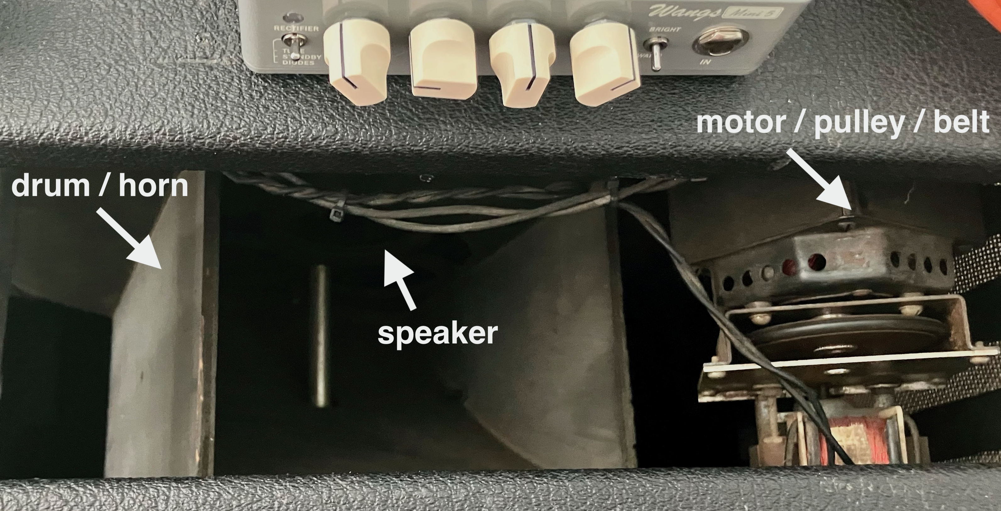 Cordovox CL-10 internal mechanism.